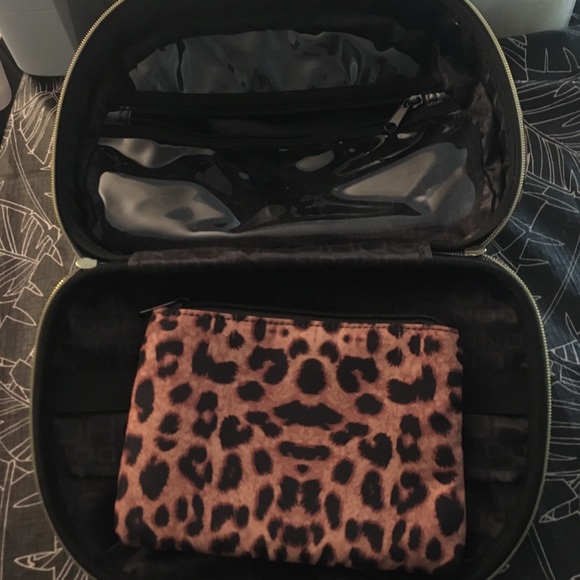 Makeup bag - Picture 3 of 3